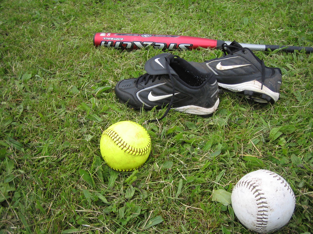 Best Slowpitch Softball Cleats | Bases 